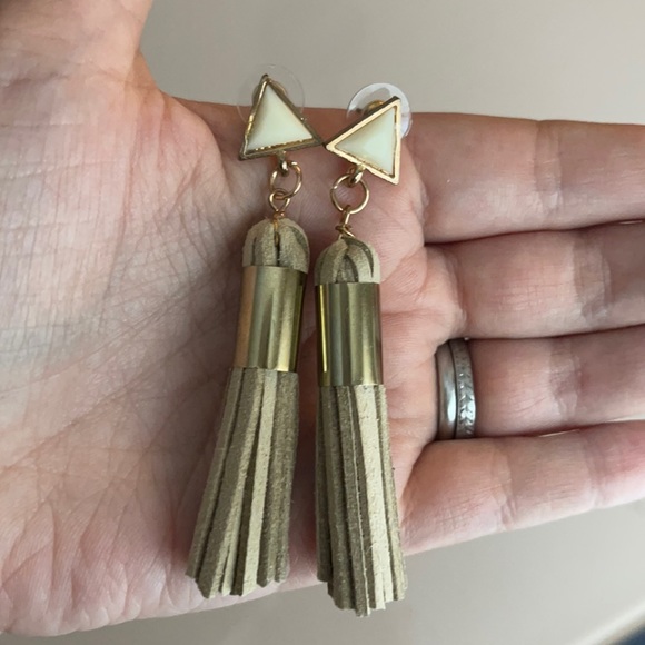 Jewelry - Tassle earrings